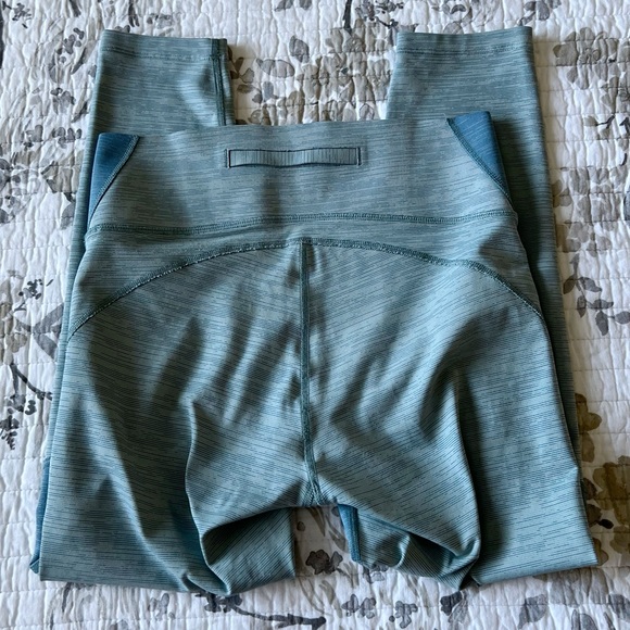 Outdoor Voices TechSweat 7/8 Two Tone Leggings in Blue • S - Picture 4 of 5